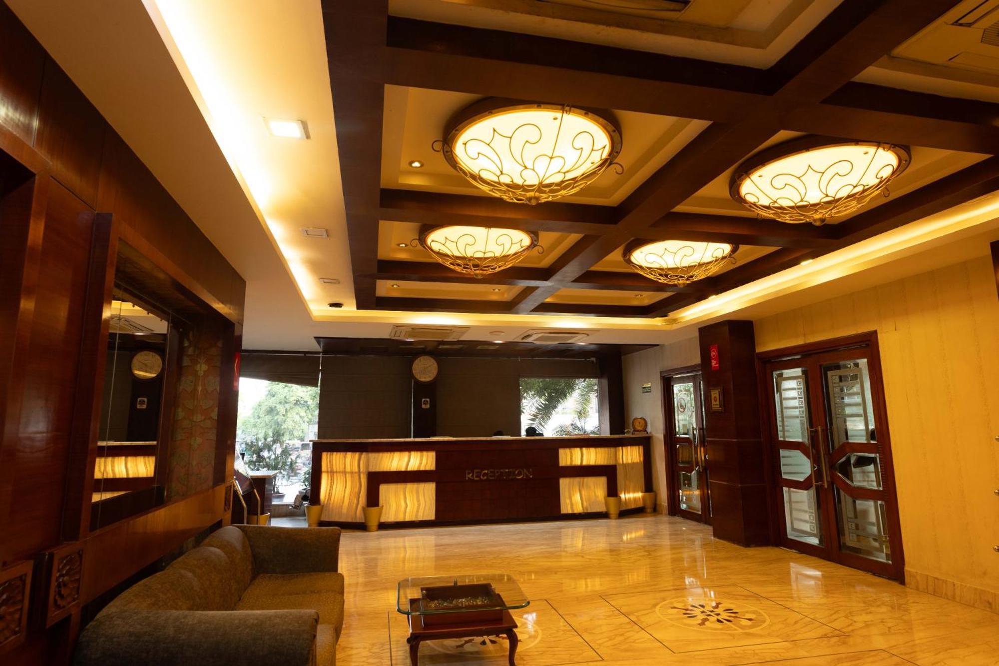 New Hotel Broadway Βαρανάσι Εξωτερικό φωτογραφία
