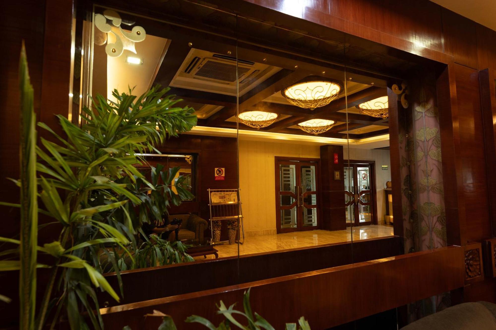 New Hotel Broadway Βαρανάσι Εξωτερικό φωτογραφία