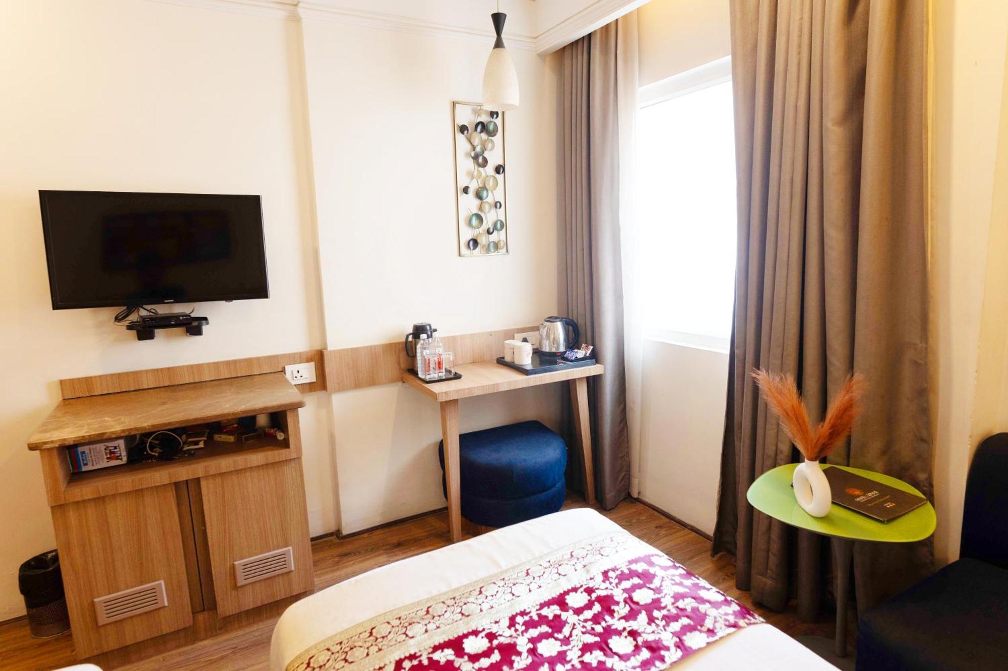 New Hotel Broadway Βαρανάσι Εξωτερικό φωτογραφία