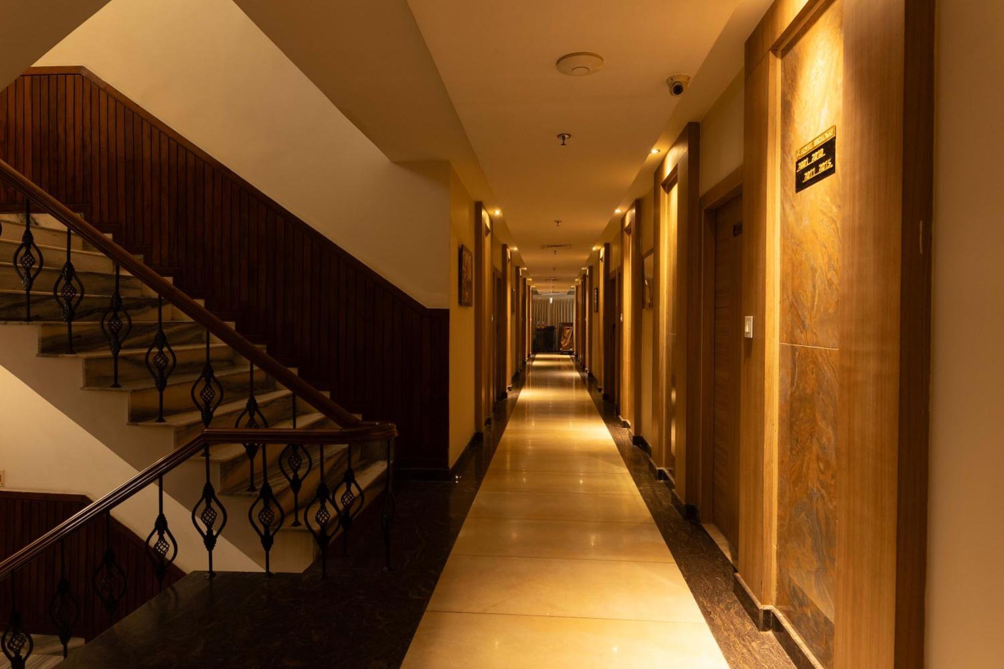 New Hotel Broadway Βαρανάσι Εξωτερικό φωτογραφία