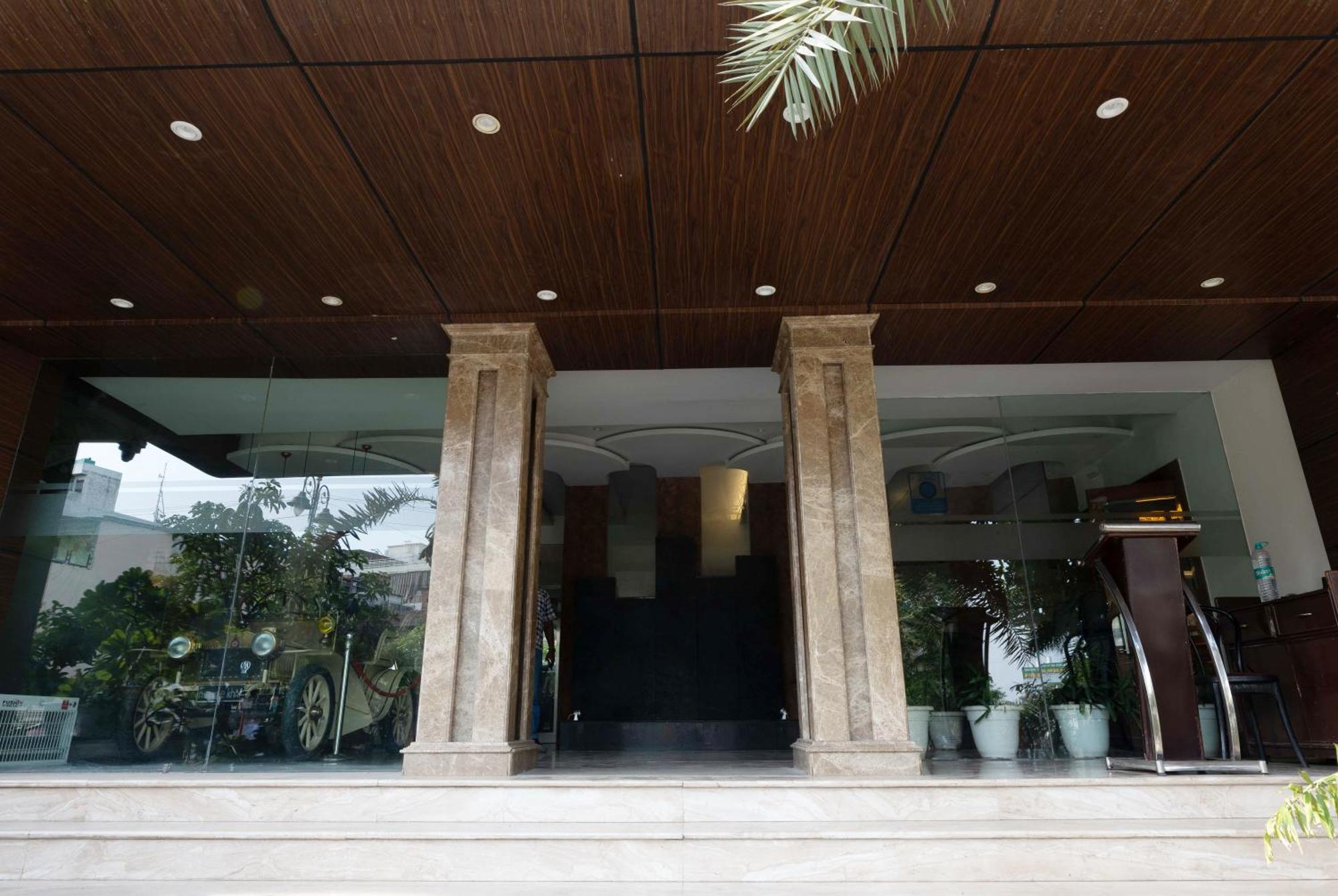 New Hotel Broadway Βαρανάσι Εξωτερικό φωτογραφία