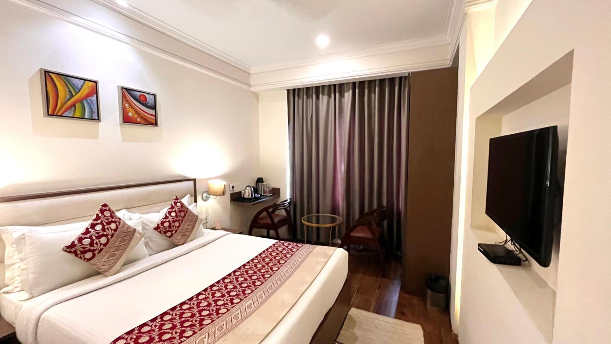 New Hotel Broadway Βαρανάσι Εξωτερικό φωτογραφία