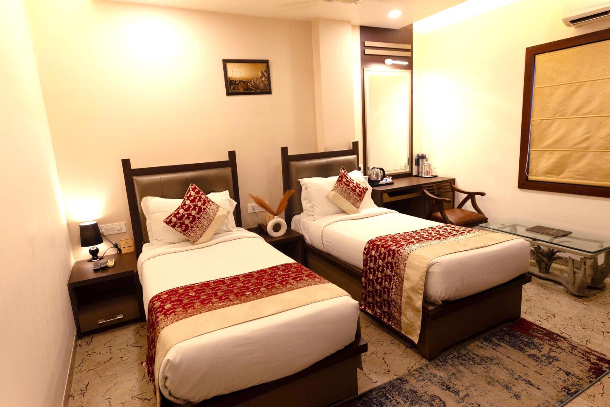 New Hotel Broadway Βαρανάσι Εξωτερικό φωτογραφία