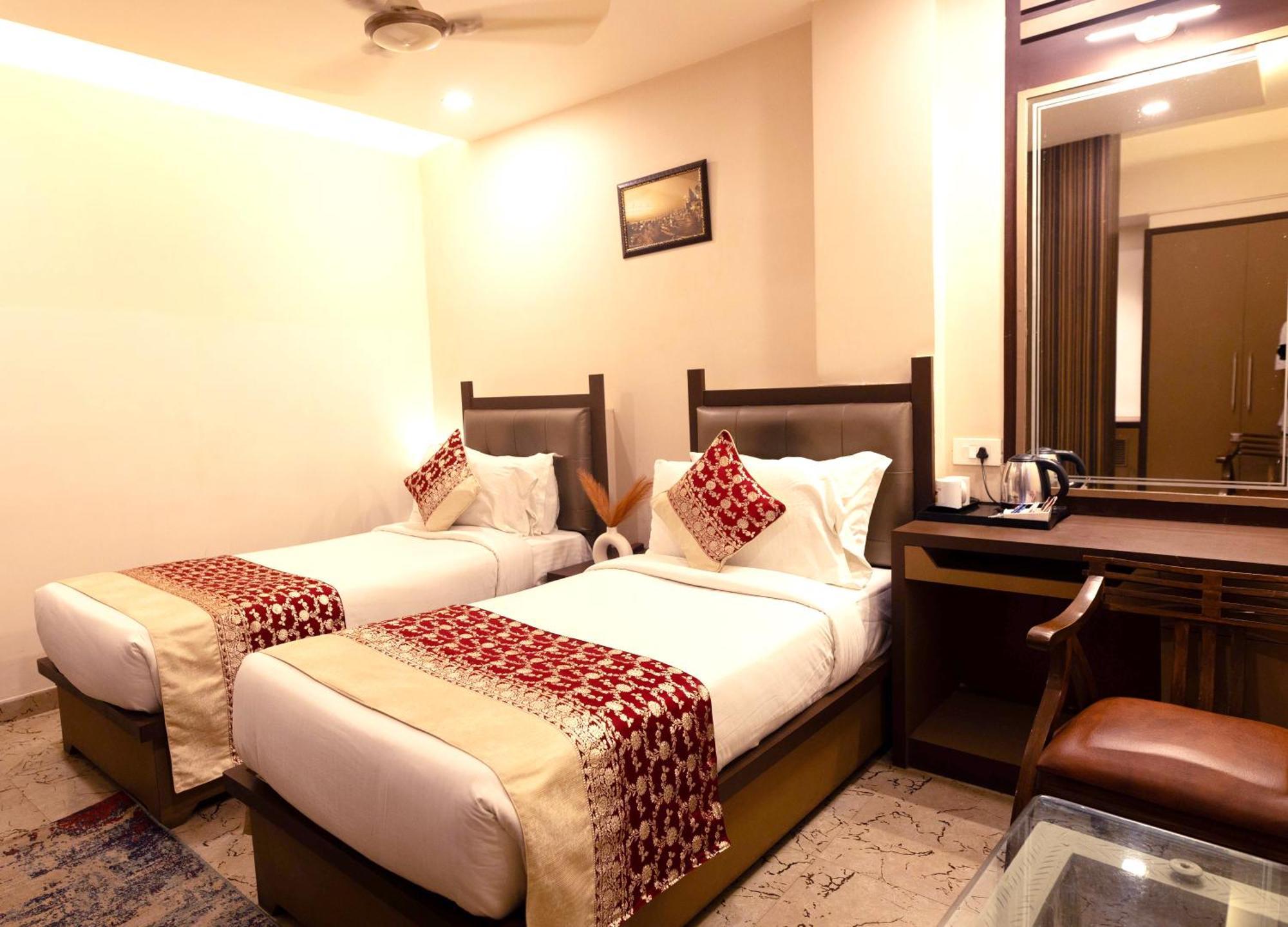 New Hotel Broadway Βαρανάσι Εξωτερικό φωτογραφία