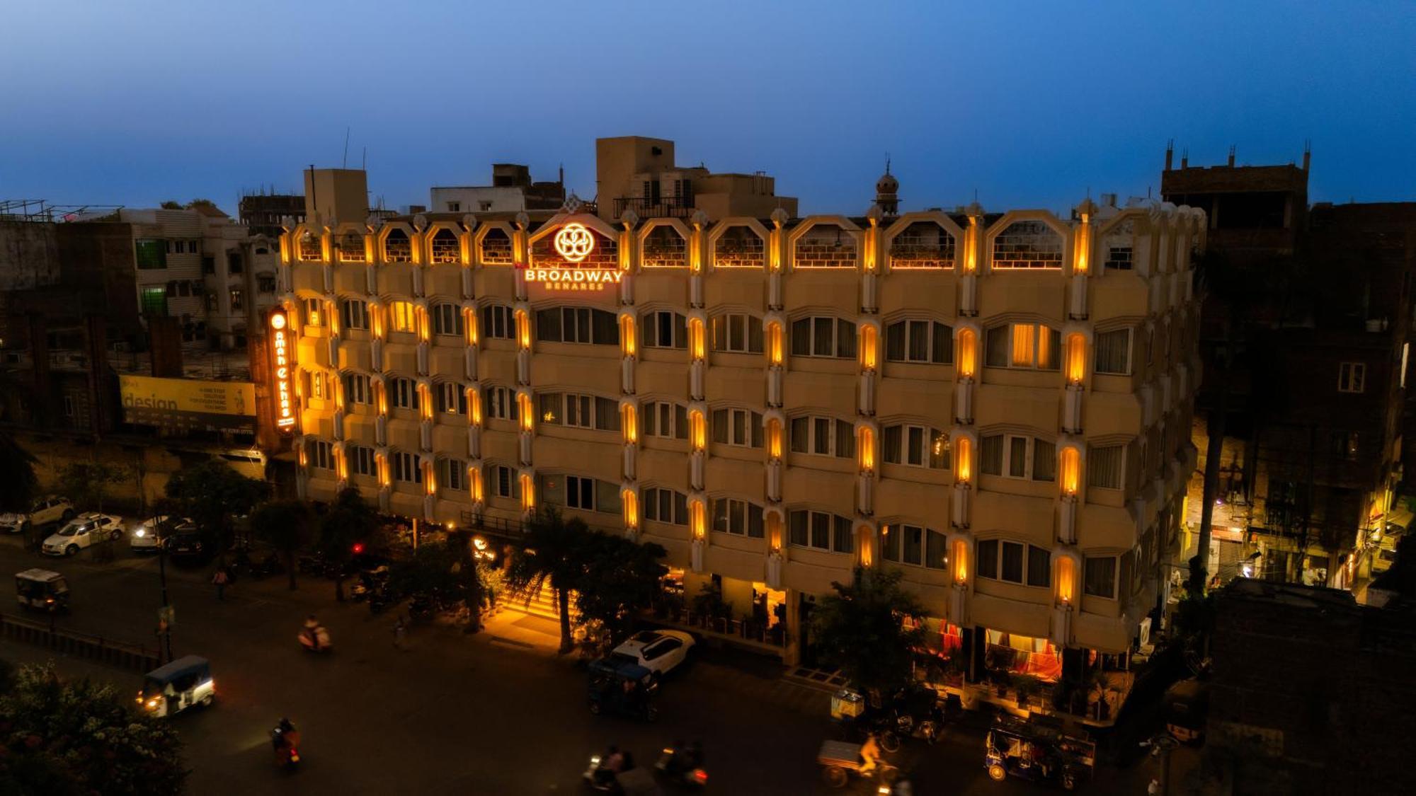New Hotel Broadway Βαρανάσι Εξωτερικό φωτογραφία