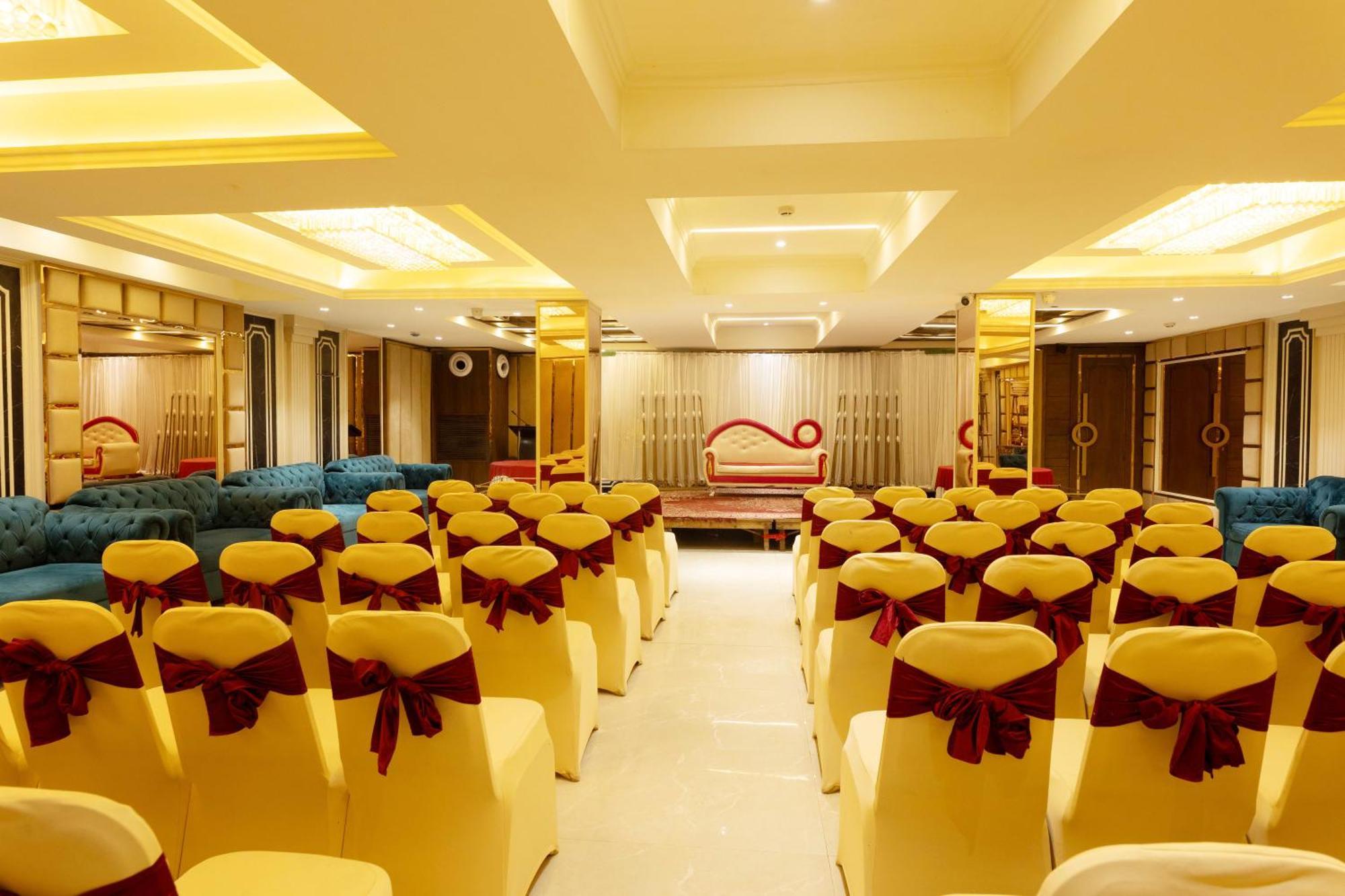 New Hotel Broadway Βαρανάσι Εξωτερικό φωτογραφία