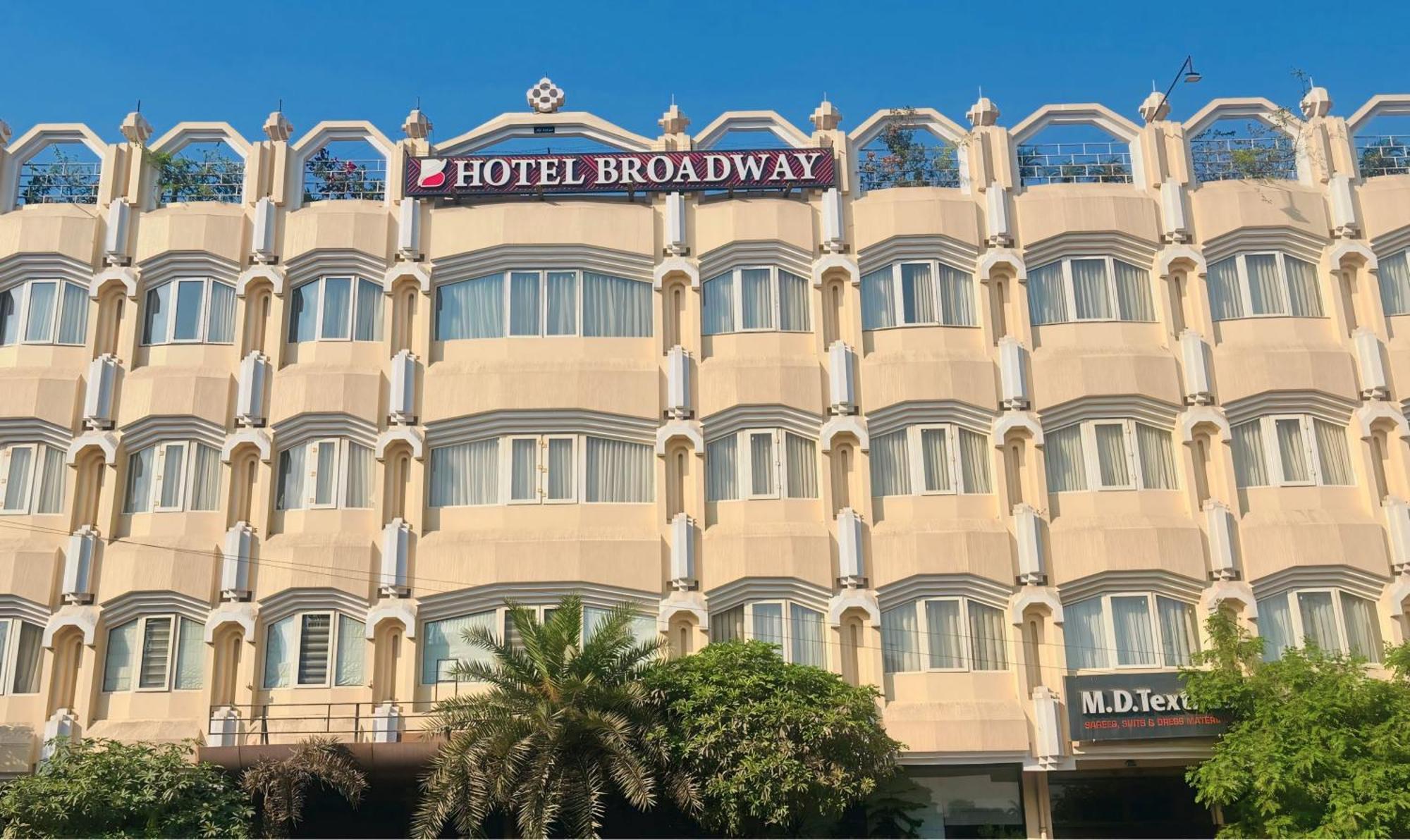 New Hotel Broadway Βαρανάσι Εξωτερικό φωτογραφία