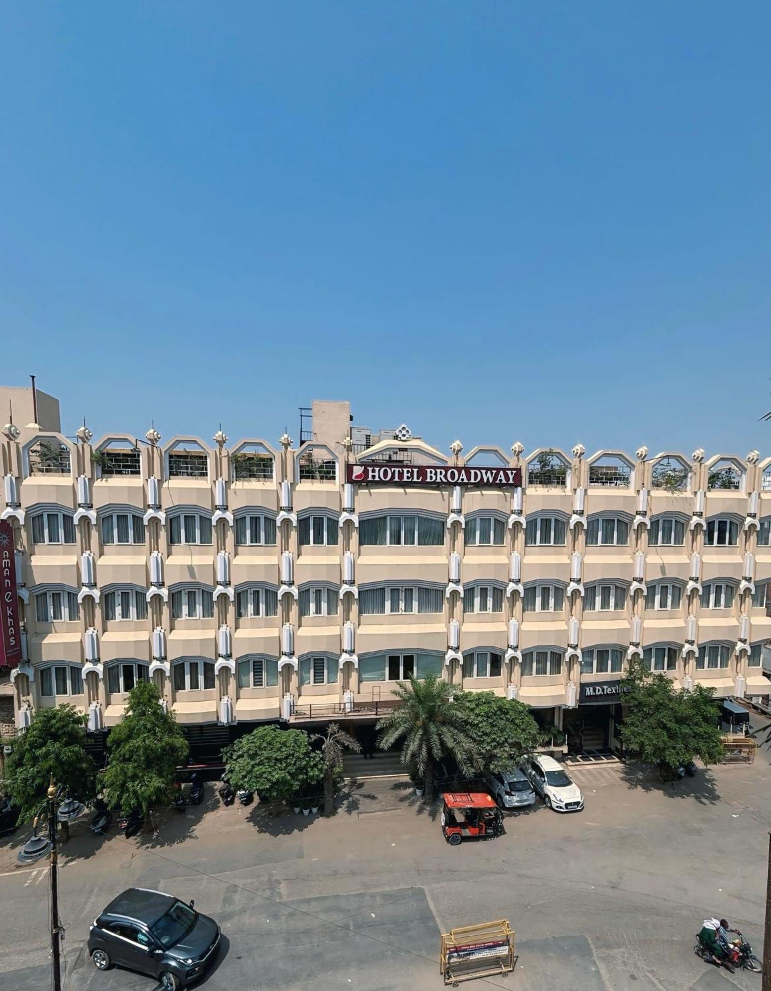 New Hotel Broadway Βαρανάσι Εξωτερικό φωτογραφία