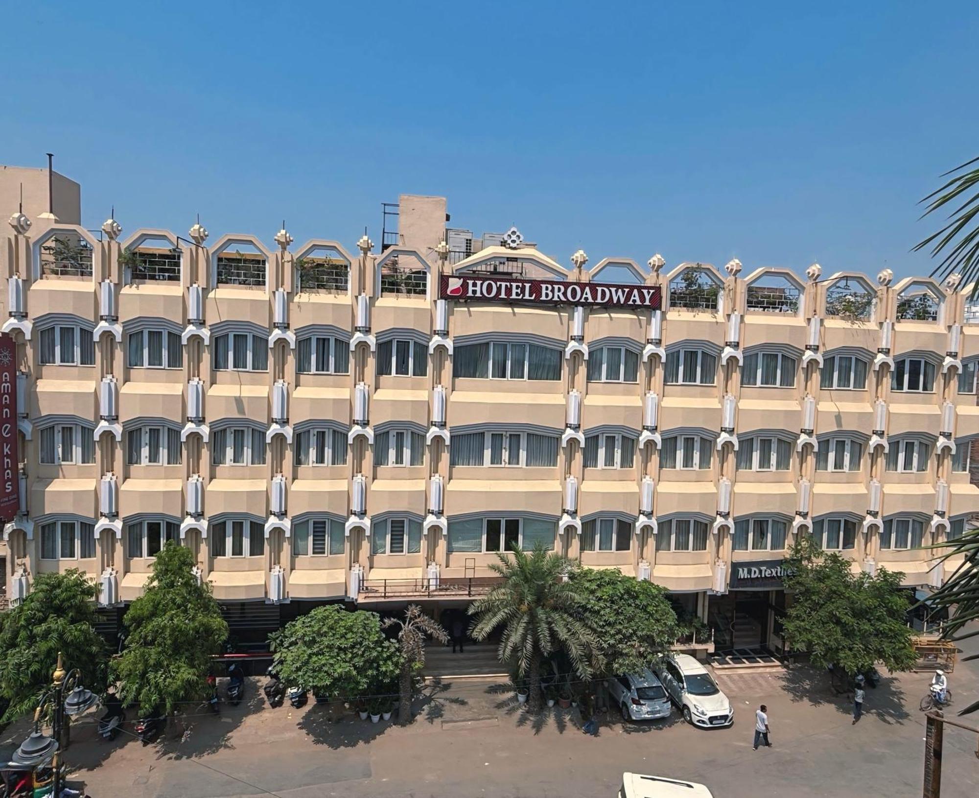 New Hotel Broadway Βαρανάσι Εξωτερικό φωτογραφία