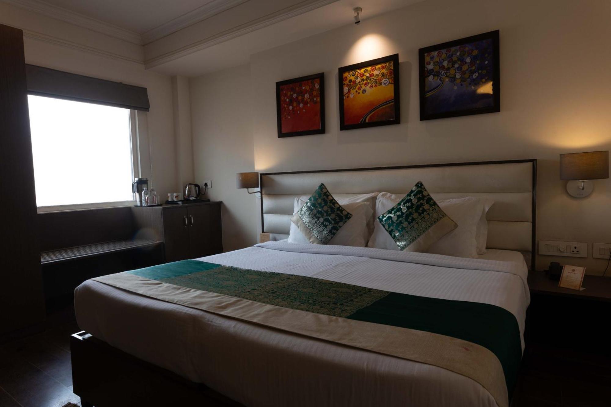 New Hotel Broadway Βαρανάσι Εξωτερικό φωτογραφία