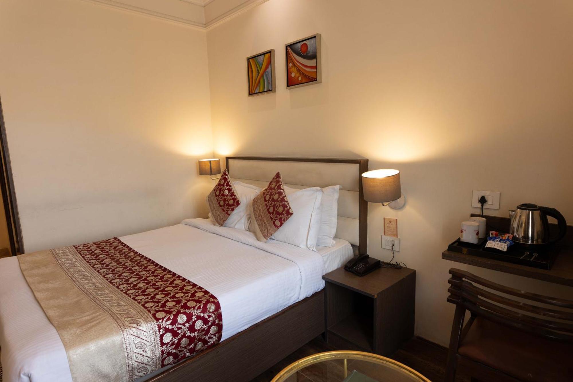 New Hotel Broadway Βαρανάσι Εξωτερικό φωτογραφία