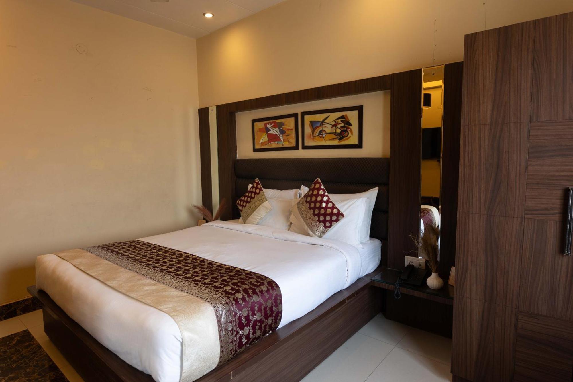 New Hotel Broadway Βαρανάσι Εξωτερικό φωτογραφία
