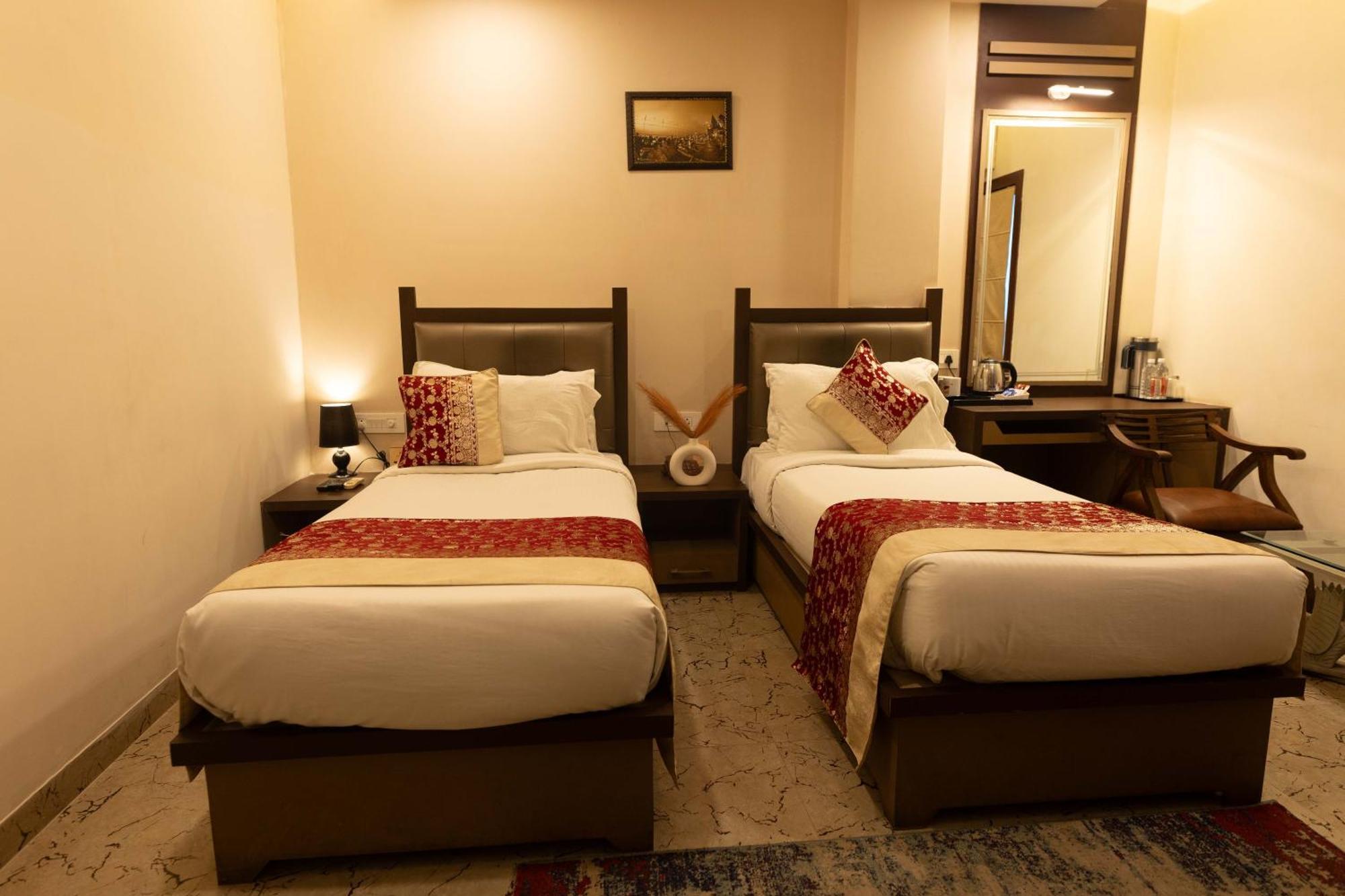 New Hotel Broadway Βαρανάσι Εξωτερικό φωτογραφία