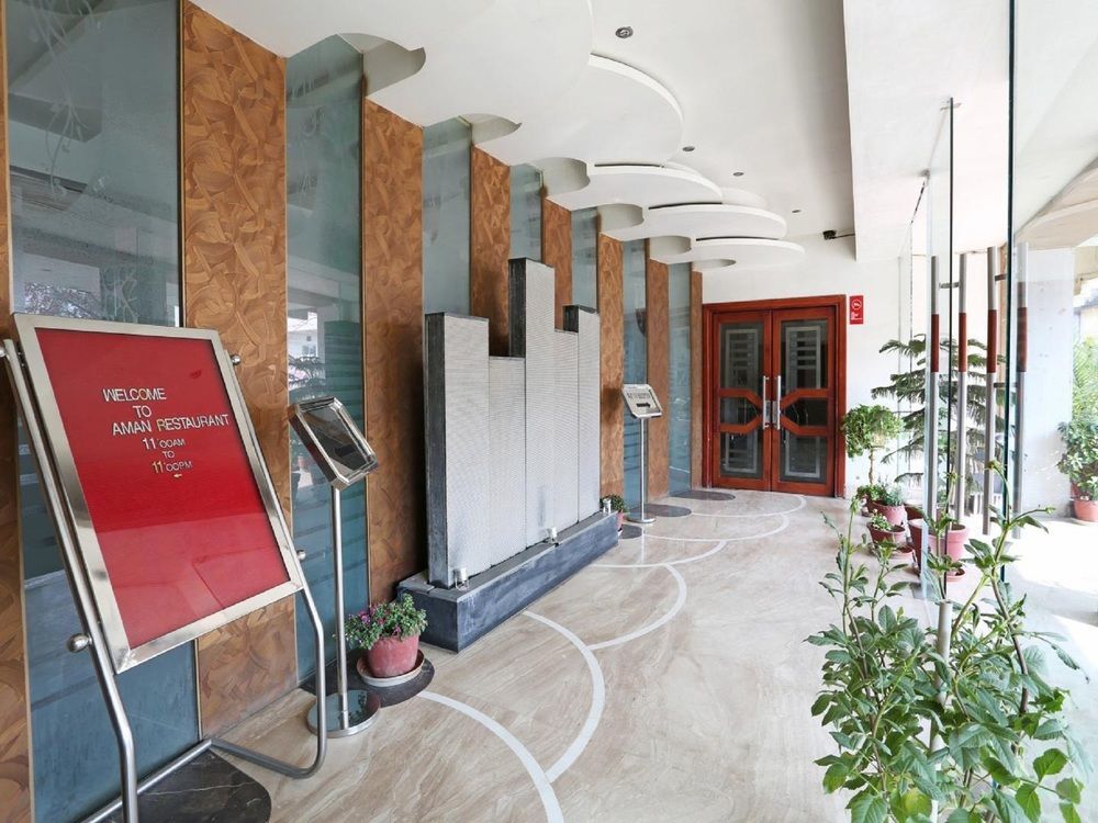 New Hotel Broadway Βαρανάσι Εξωτερικό φωτογραφία